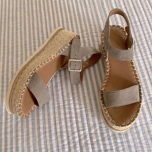 Universal Thread Sandals